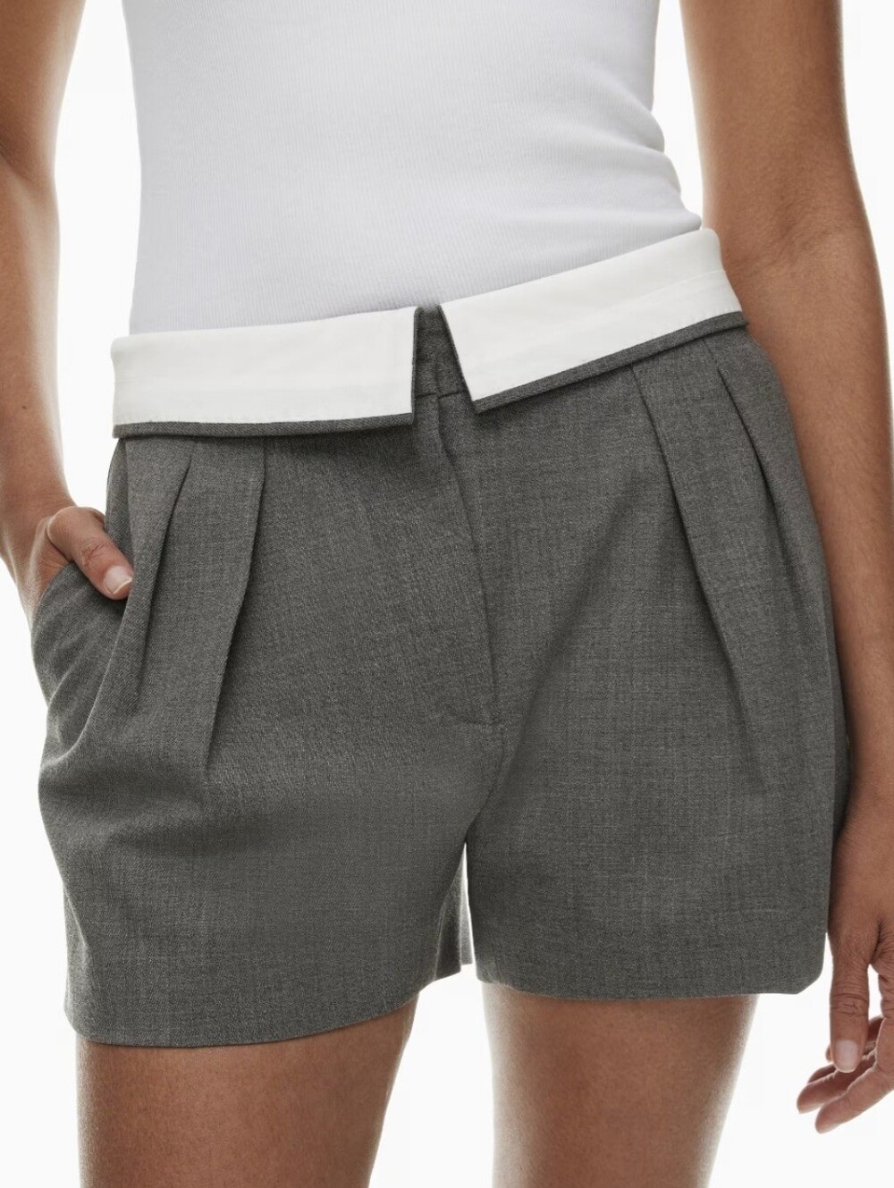 Aritzia Babaton Bureau Short. Size 6